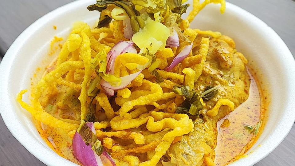 Khao Soi stall in Soi Buakhao Market